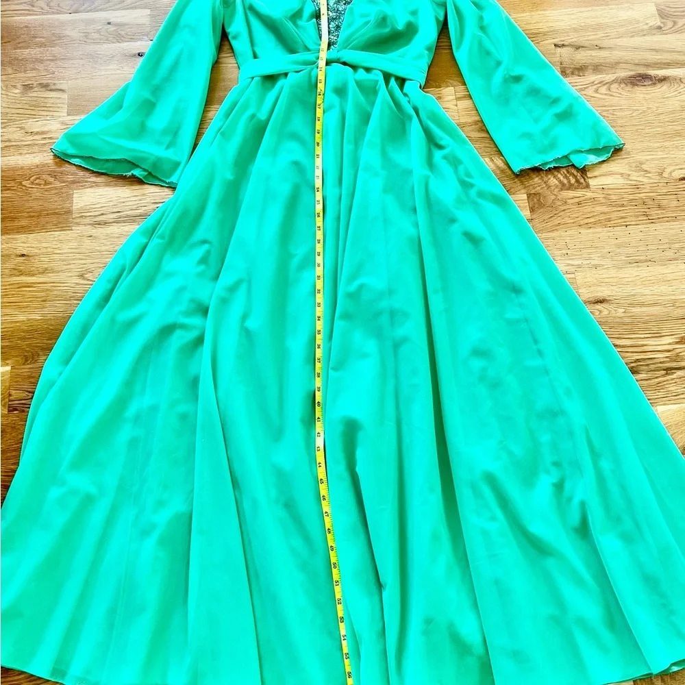 Elegant Green Long Sleeve Dress - Picture 10 of 12